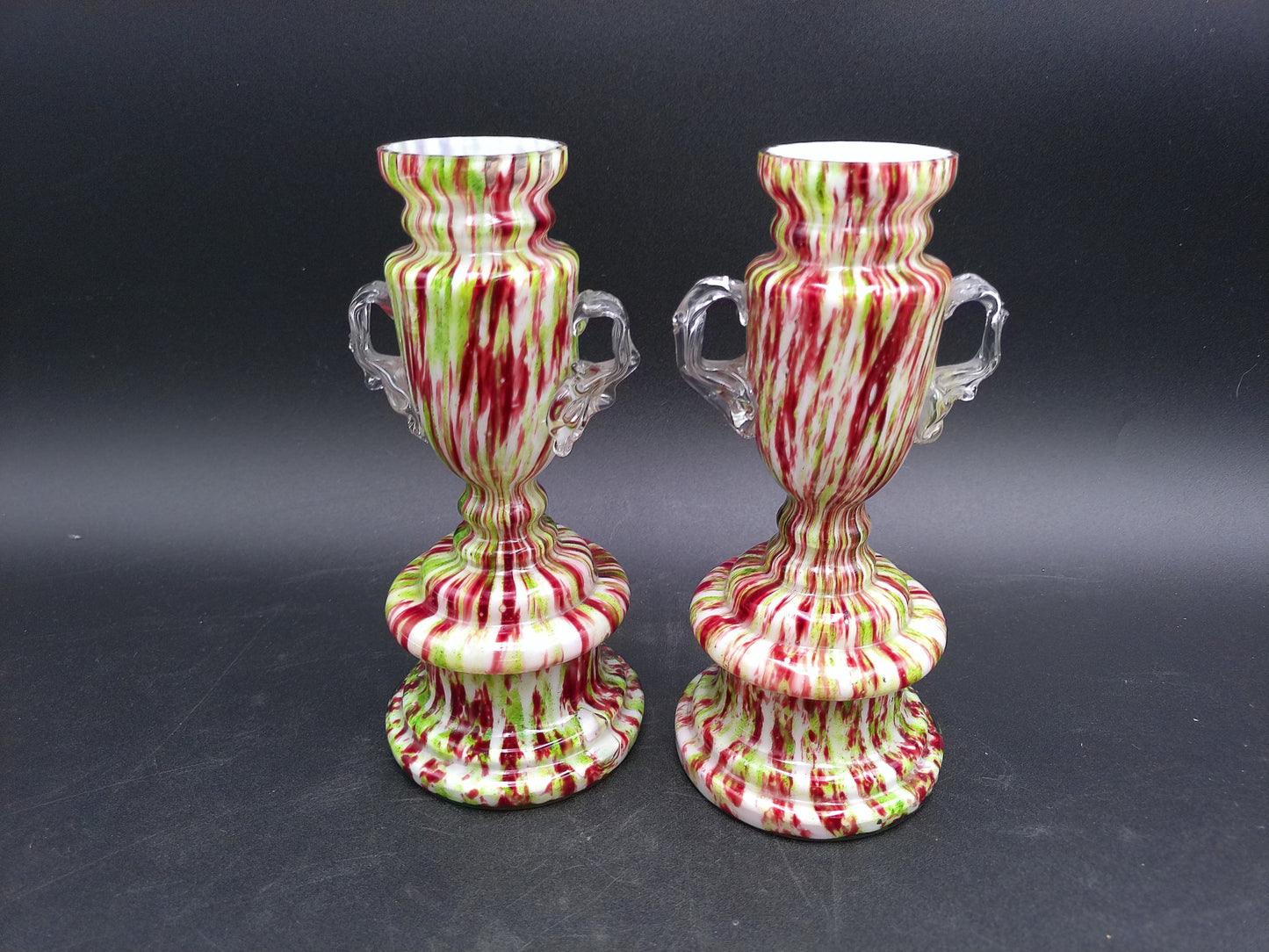Victorian Antique Glass Candlestick Holders e Glass Peacock Trophy Vase lot of 2
