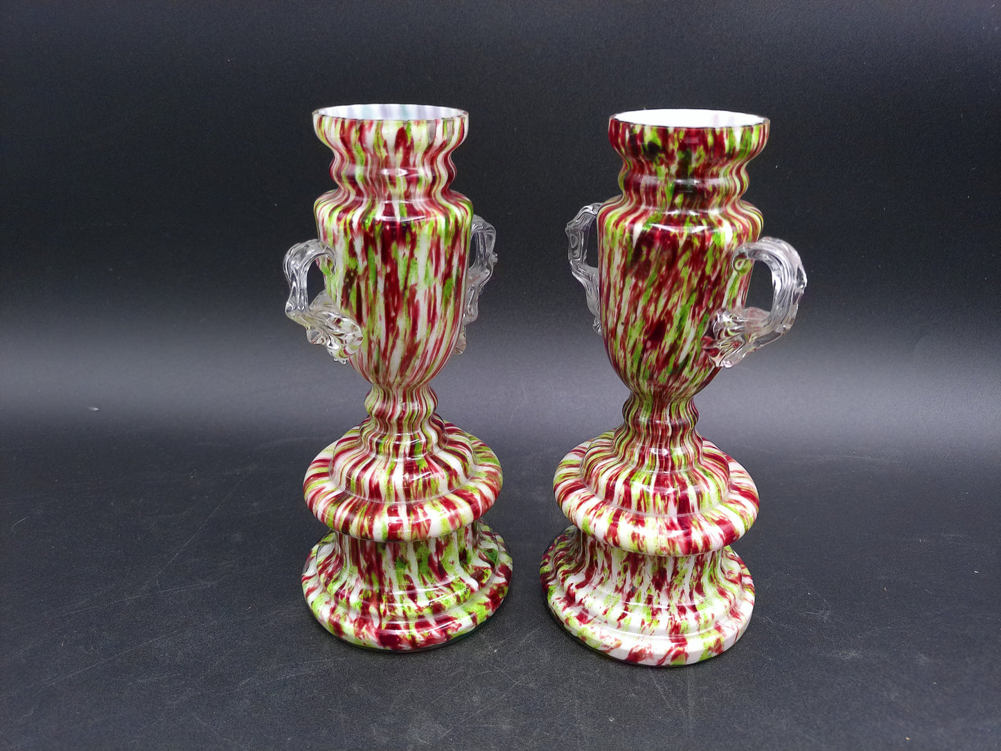 Victorian Antique Glass Candlestick Holders e Glass Peacock Trophy Vase lot of 2