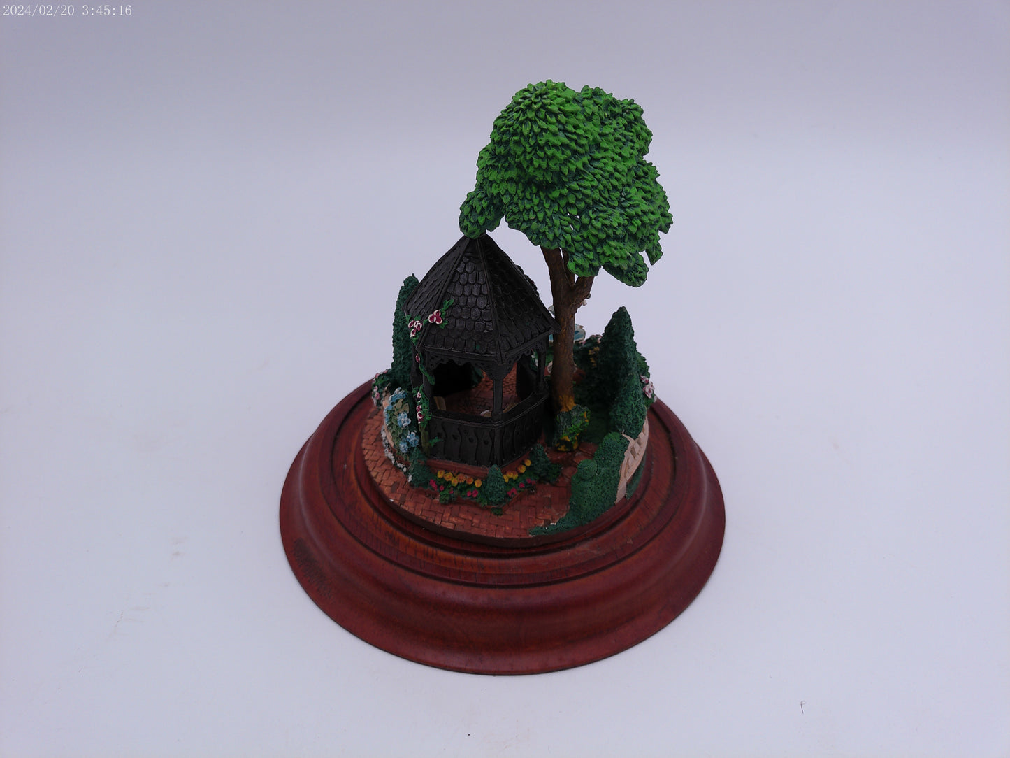 Princess Victoria's Dream Garden statue no cover