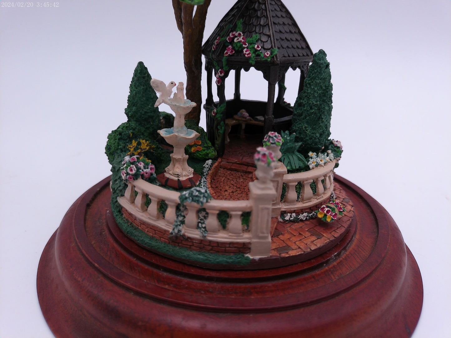 Princess Victoria's Dream Garden statue no cover