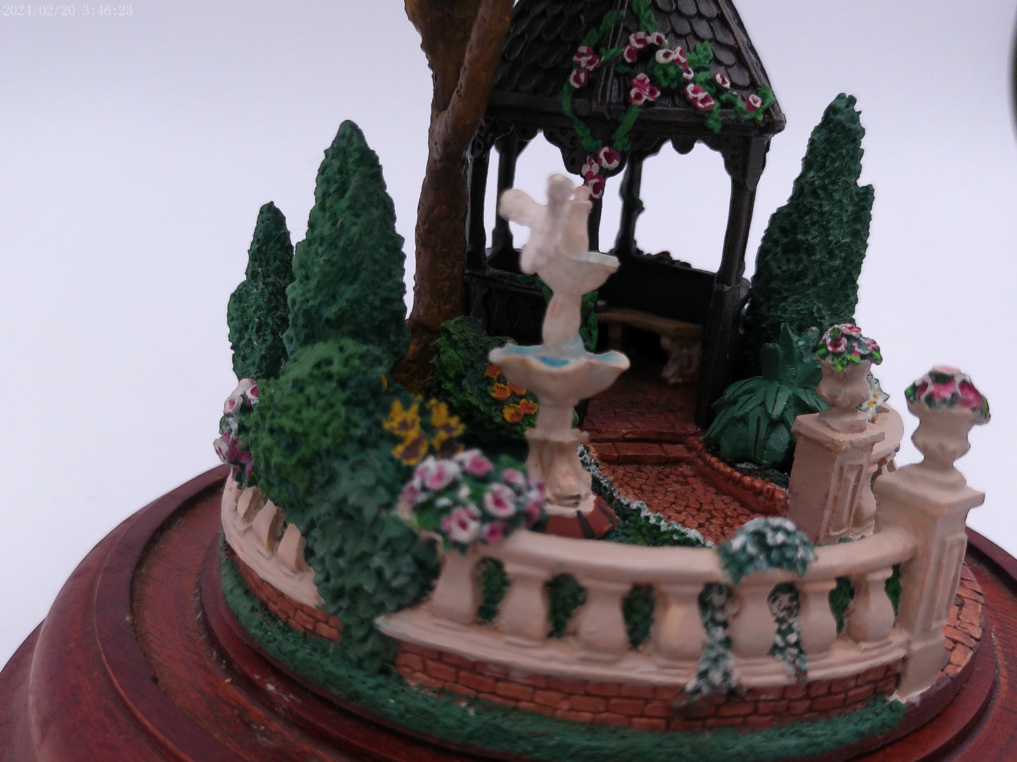 Princess Victoria's Dream Garden statue no cover