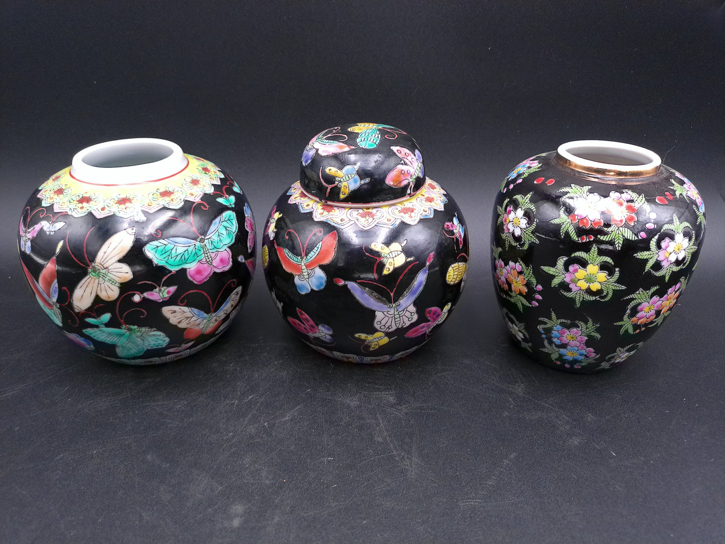 Chinese export ceramic and 1 with top of 3 jiger jar vase butterfly and flower design