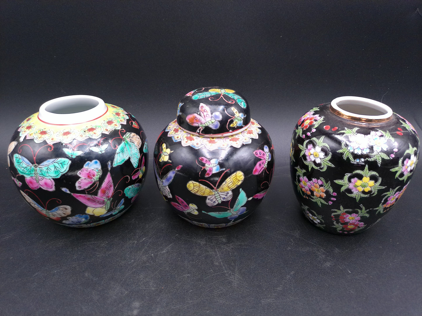 Chinese export ceramic and 1 with top of 3 jiger jar vase butterfly and flower design