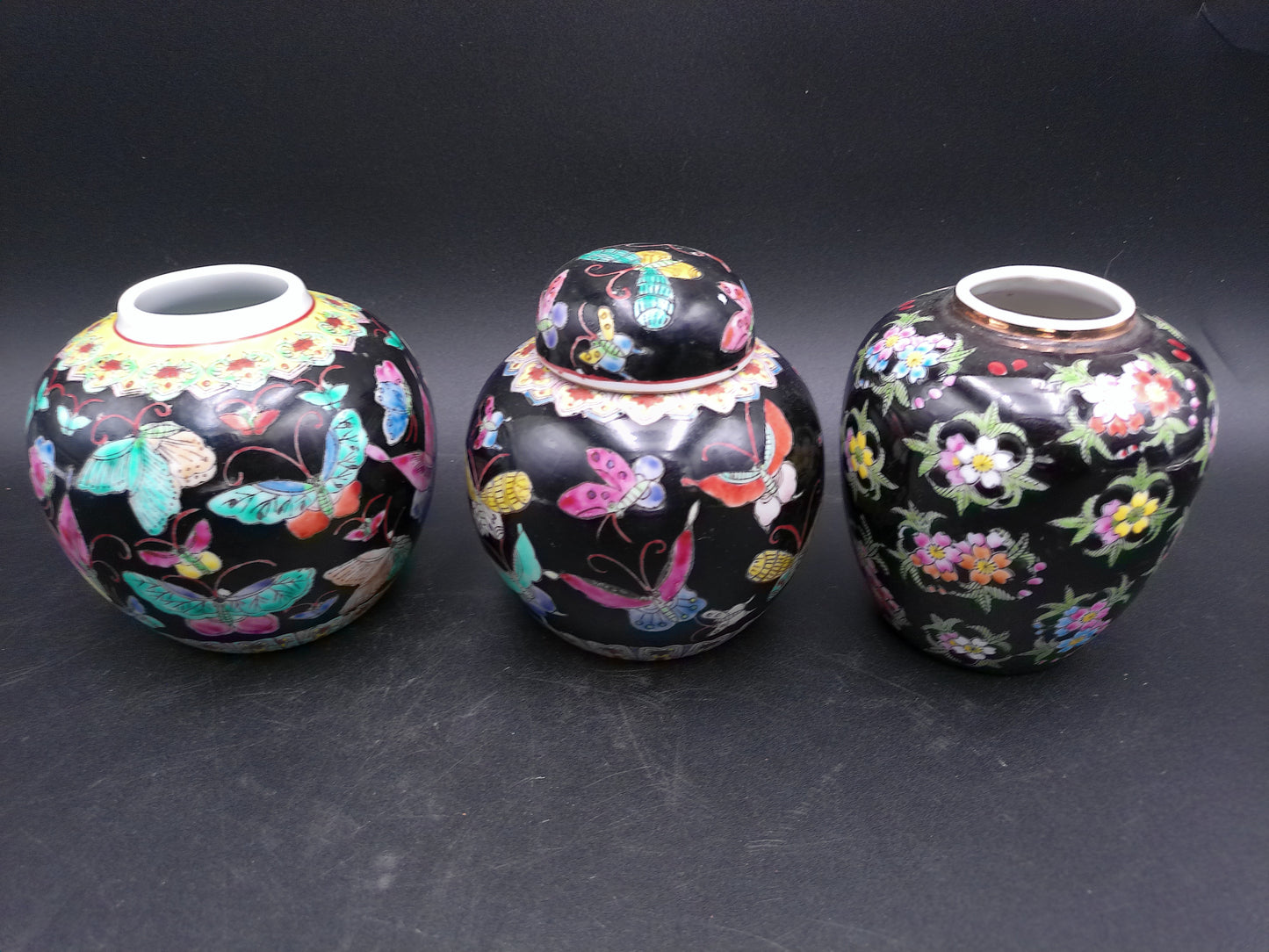 Chinese export ceramic and 1 with top of 3 jiger jar vase butterfly and flower design