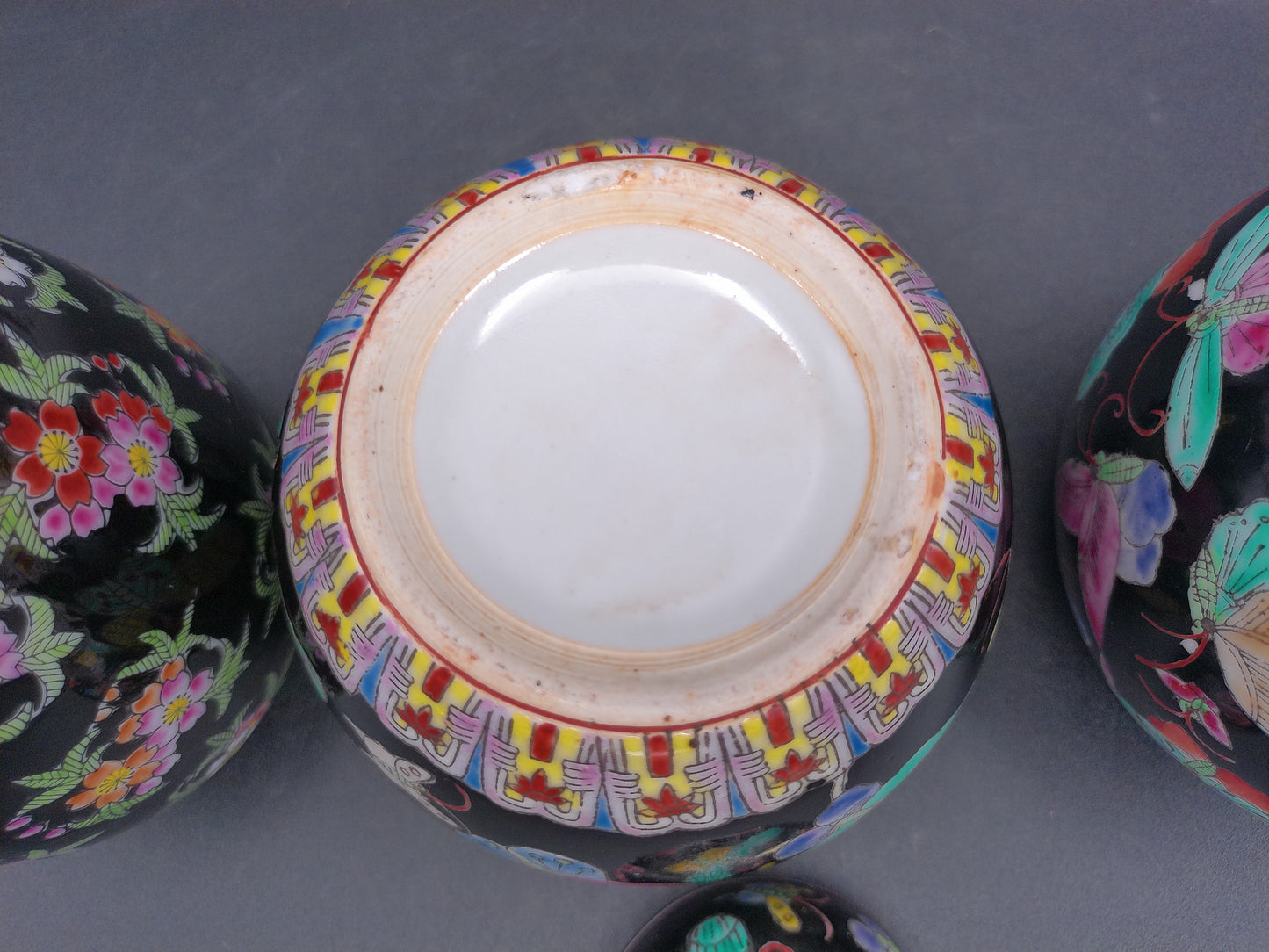 Chinese export ceramic and 1 with top of 3 jiger jar vase butterfly and flower design