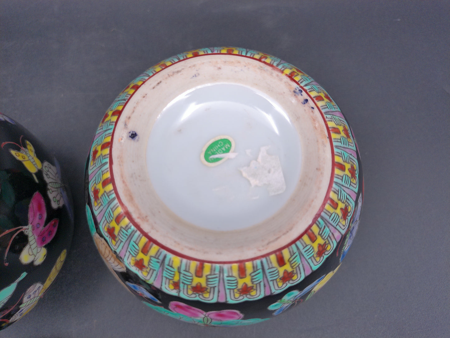 Chinese export ceramic and 1 with top of 3 jiger jar vase butterfly and flower design