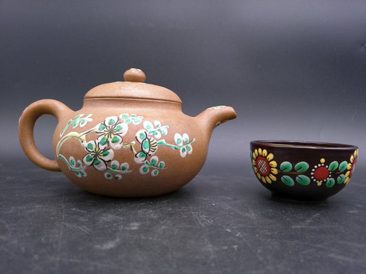 Porcelain Pottery Antique Chinese Teapots Browm and small cup bowl