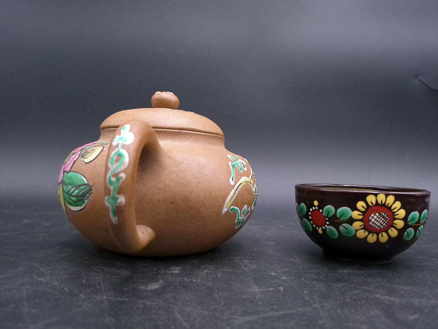Porcelain Pottery Antique Chinese Teapots Browm and small cup bowl