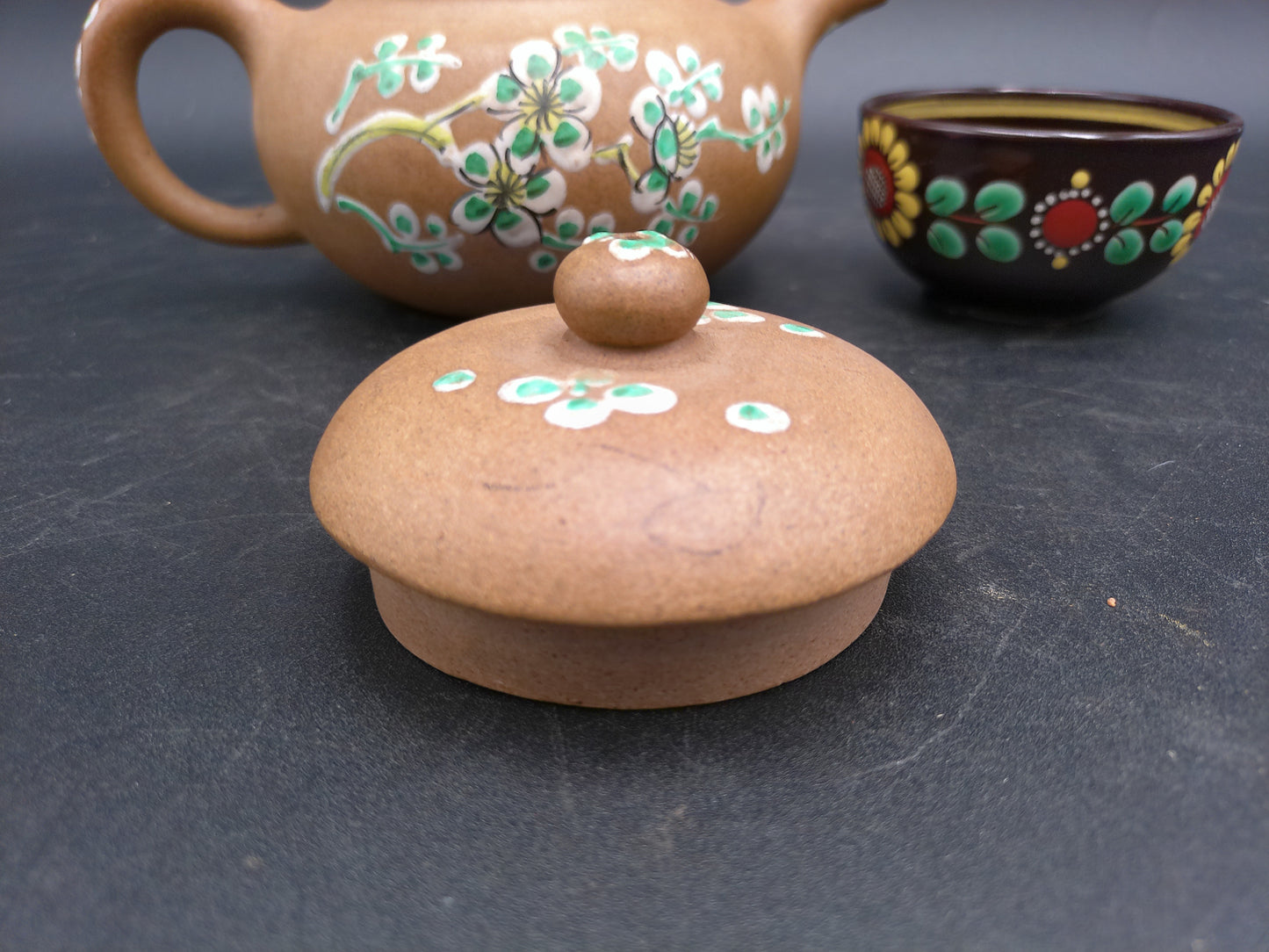 Porcelain Pottery Antique Chinese Teapots Browm and small cup bowl