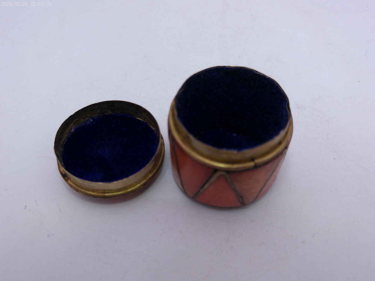 Metal and Shell Lidded Trinket Pot with Blue Lining, Patterned Pot with Shell design