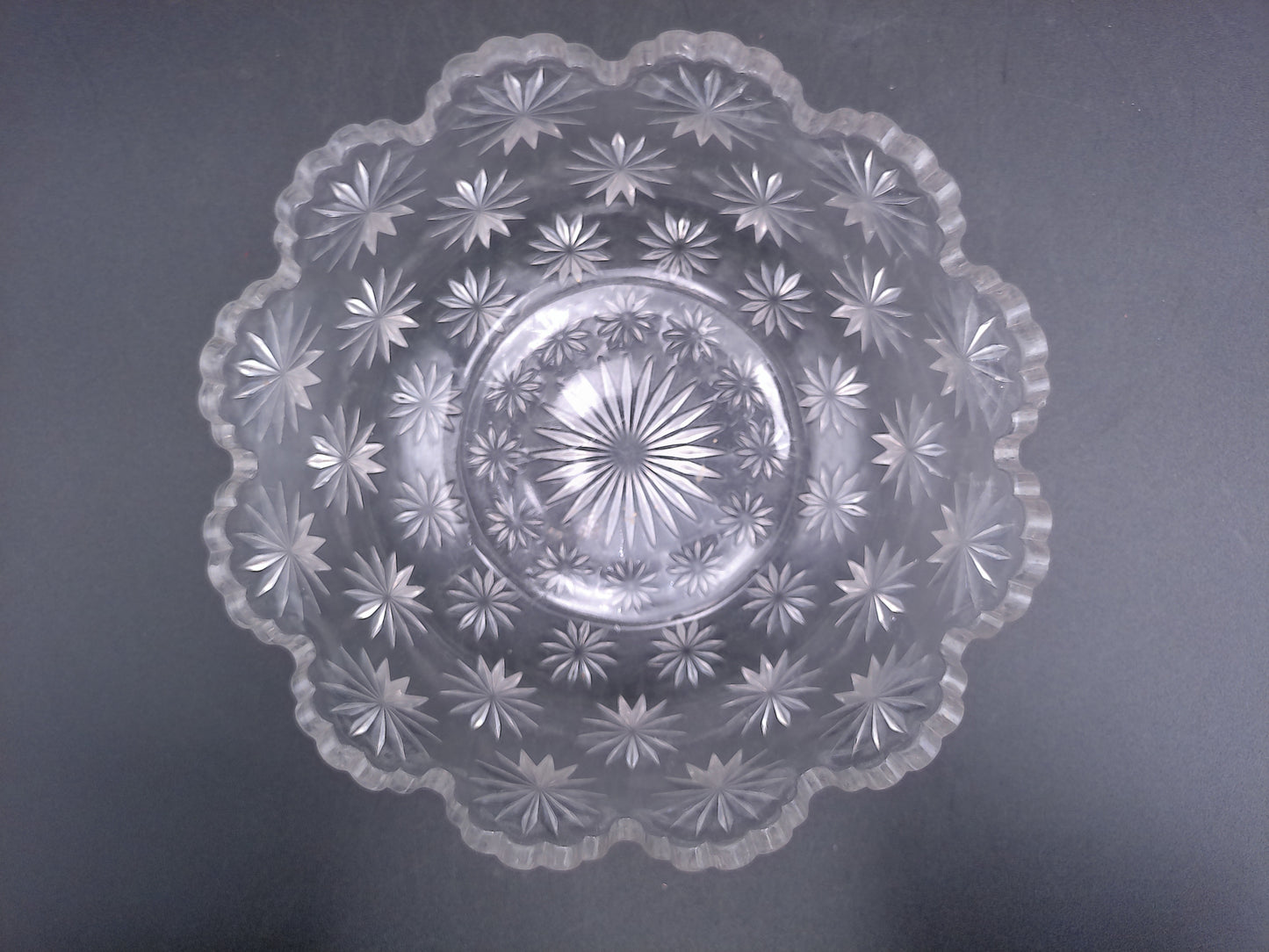 Westmoreland Star Pattern Round 9.5” Glass Crystal Bowl