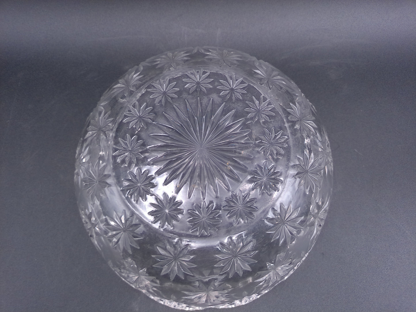 Westmoreland Star Pattern Round 9.5” Glass Crystal Bowl