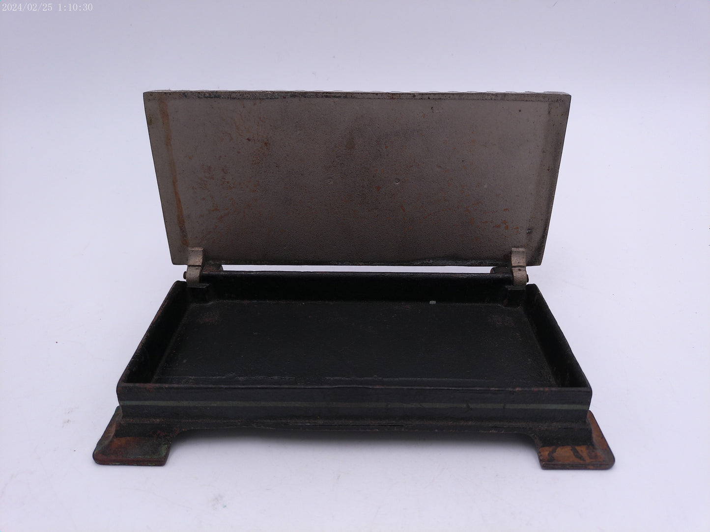 American Machine Cast Iron Hand Fluter Crimper or unique metal box