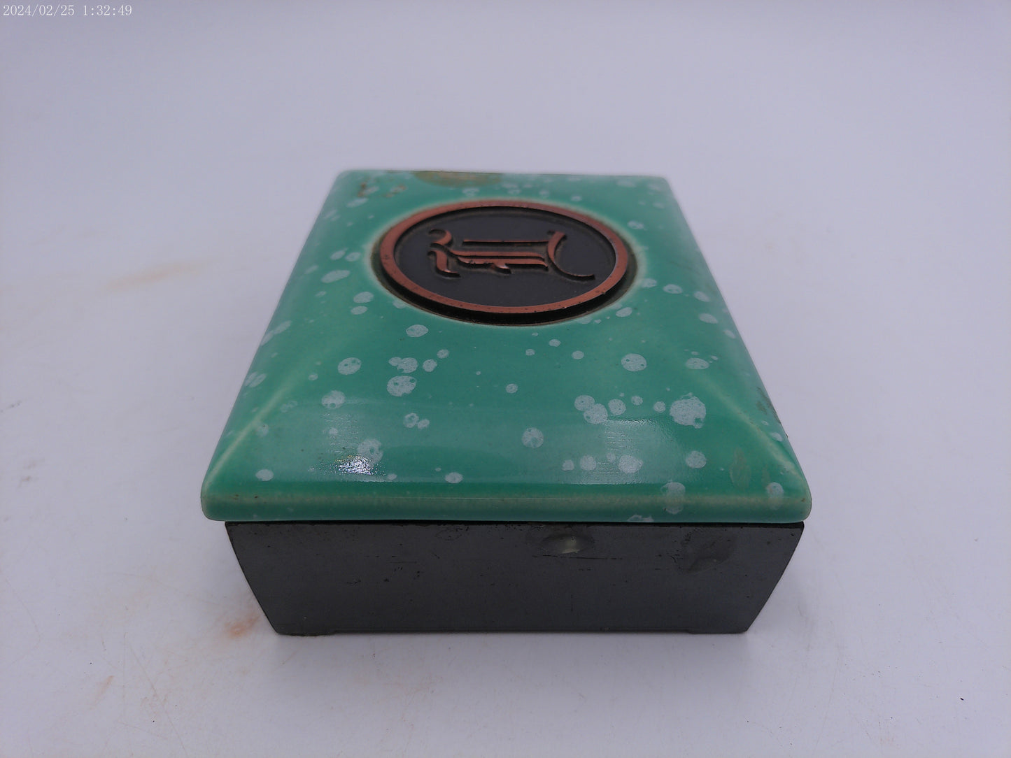 Roseville Hyde Park Tobacco Box Vintage