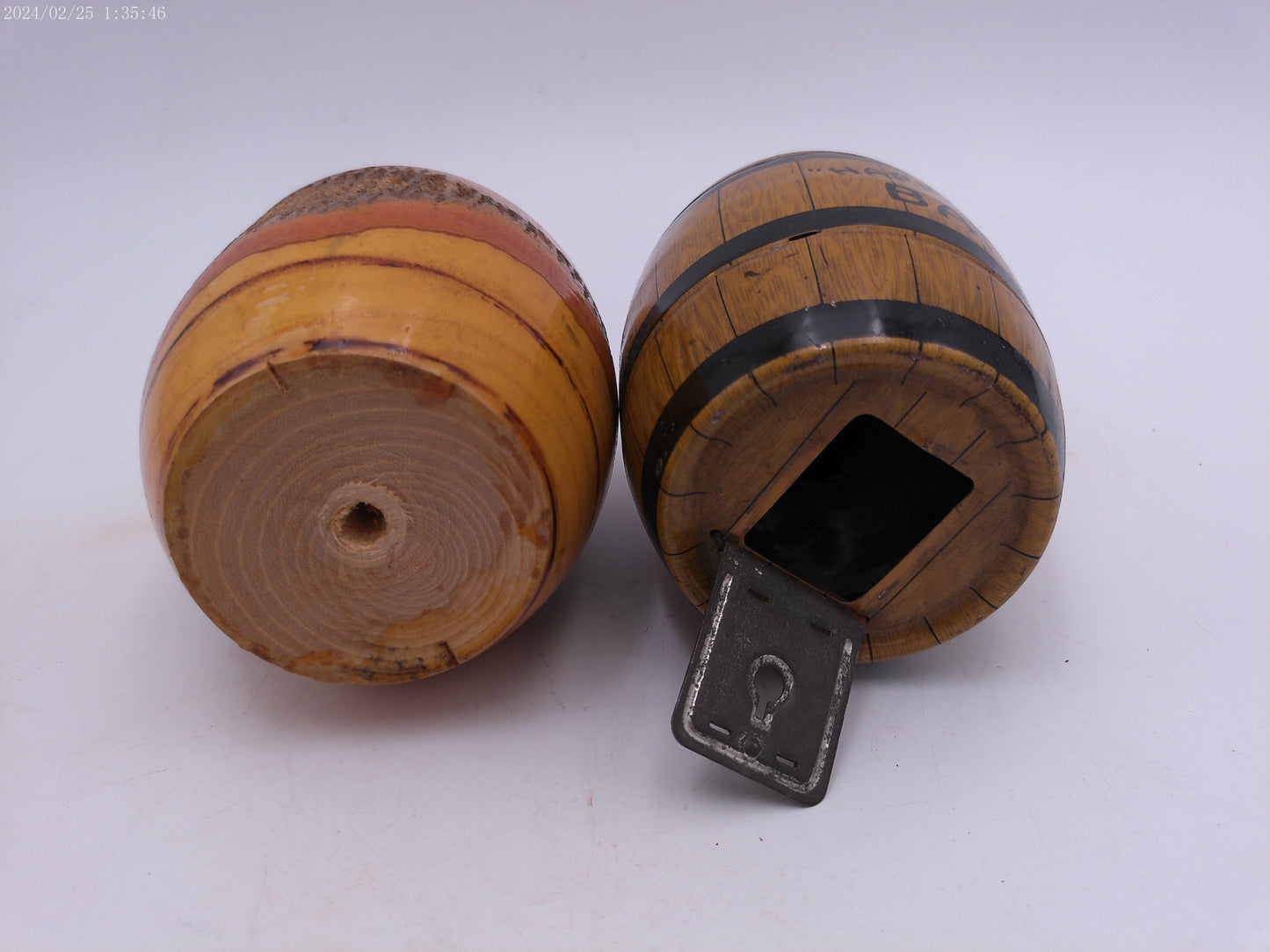 Souvenir Barrel Bank lot of 2 happy days antique
