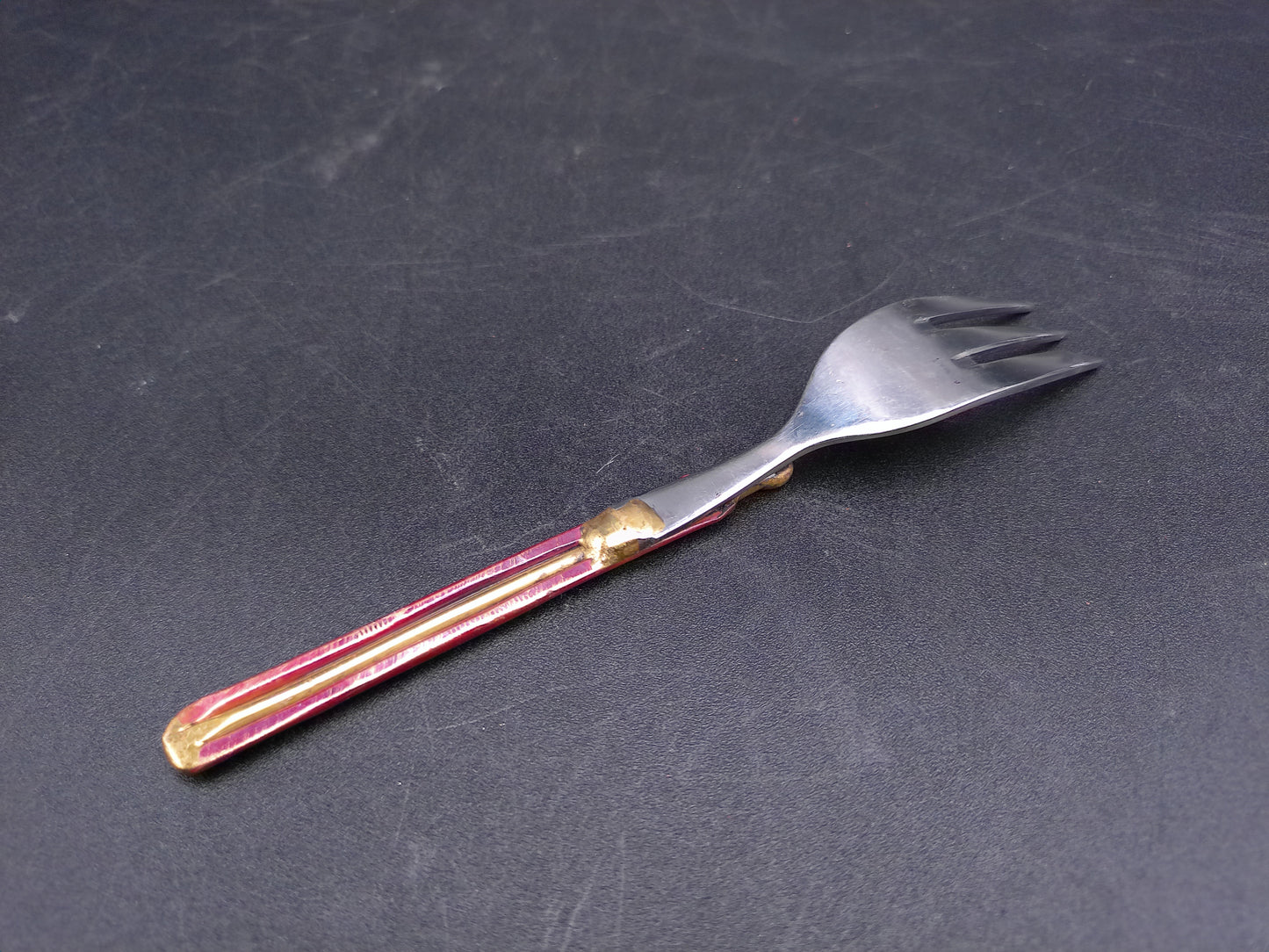 Group of 5 Decorative Dinner Cake Forks Gold Colored Vintage