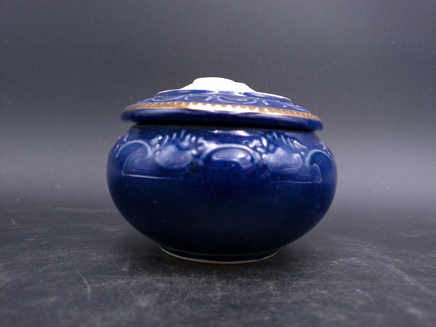 Trinket Bowl with Lid mall Hand Made Marked on Bottom Gold Rim Colonial Prortrait
