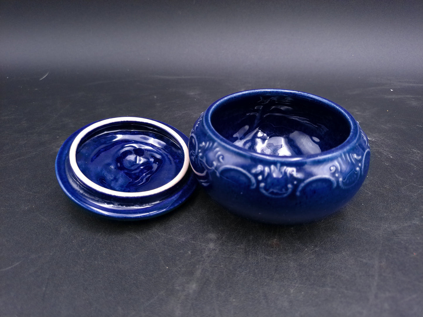 Trinket Bowl with Lid mall Hand Made Marked on Bottom Gold Rim Colonial Prortrait
