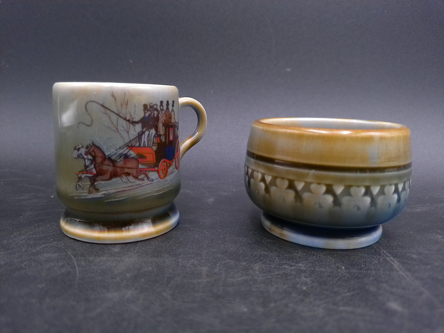 Irish Wade Porcelain set of 2 size Mugs Cups Made in Ireland Vintage