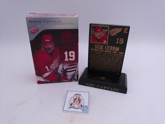 Steve Yzerman The Captain NHL Plaque box and pin