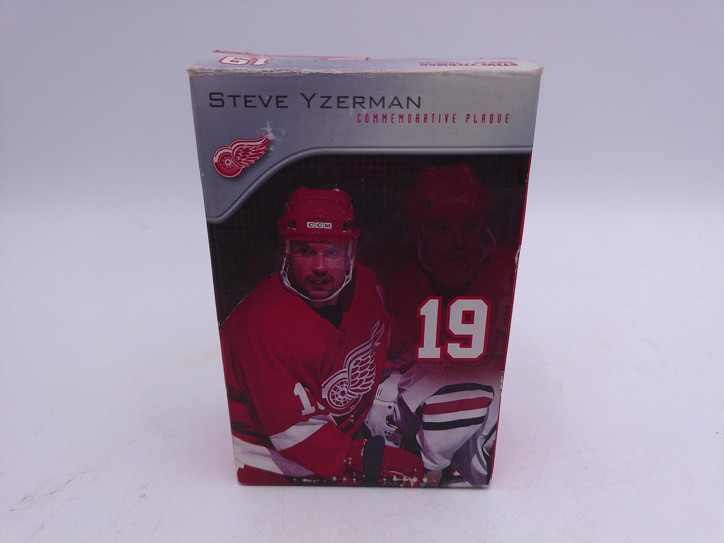 Steve Yzerman The Captain NHL Plaque box and pin