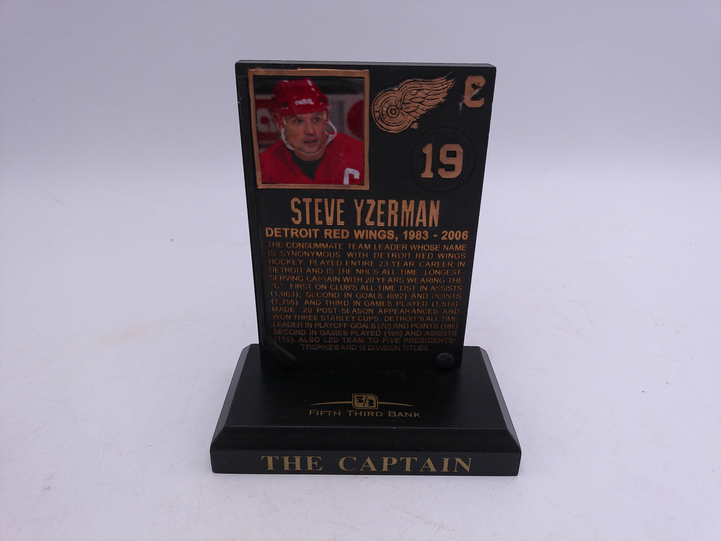 Steve Yzerman The Captain NHL Plaque box and pin