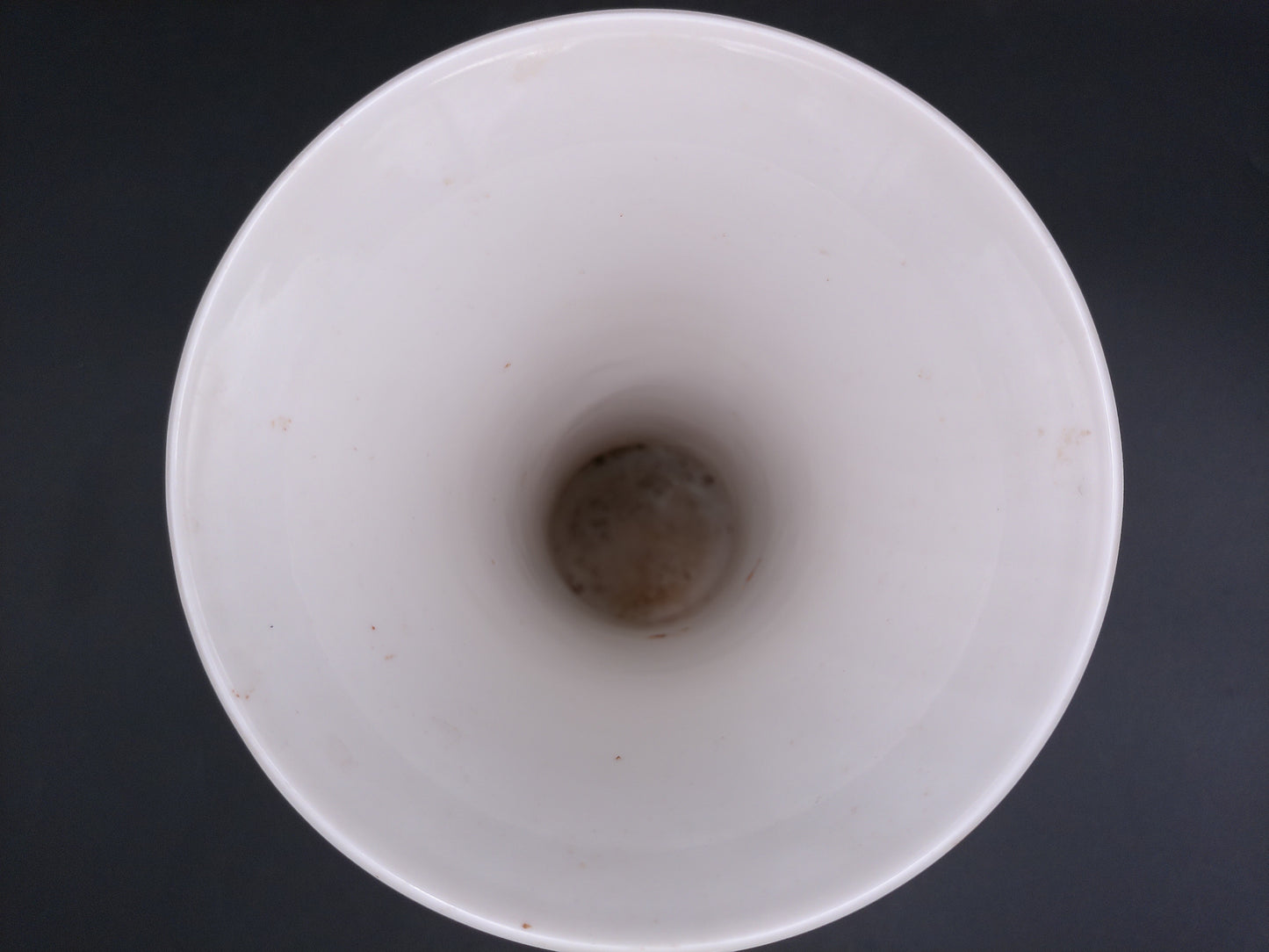 Meissen Blue Onion Vase "Neuer Ausschnitt"   white rim H 25 cm