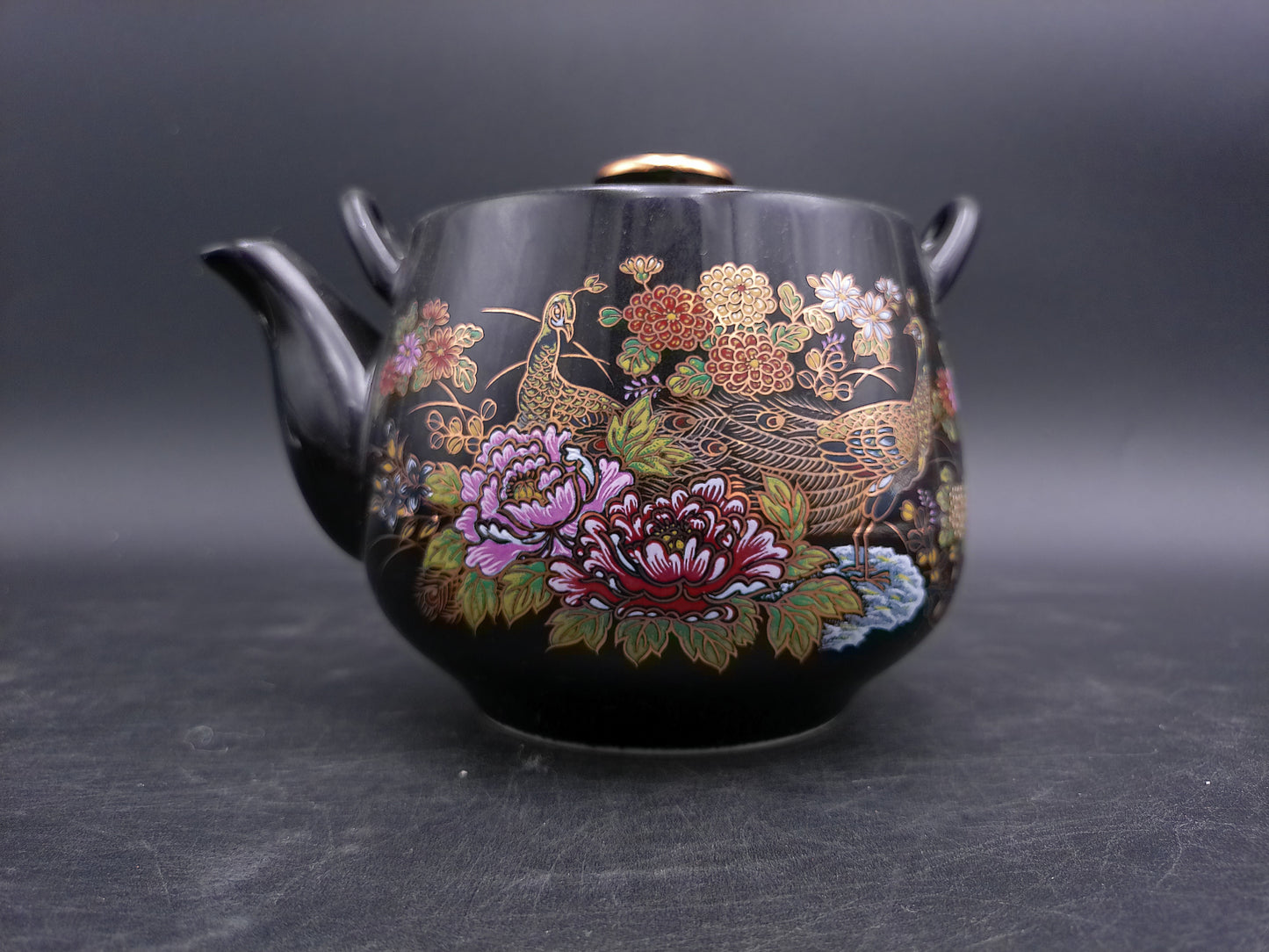 Japanize Tea Pot and 4 Tea Cups Vintage Floral Design Gold Rim