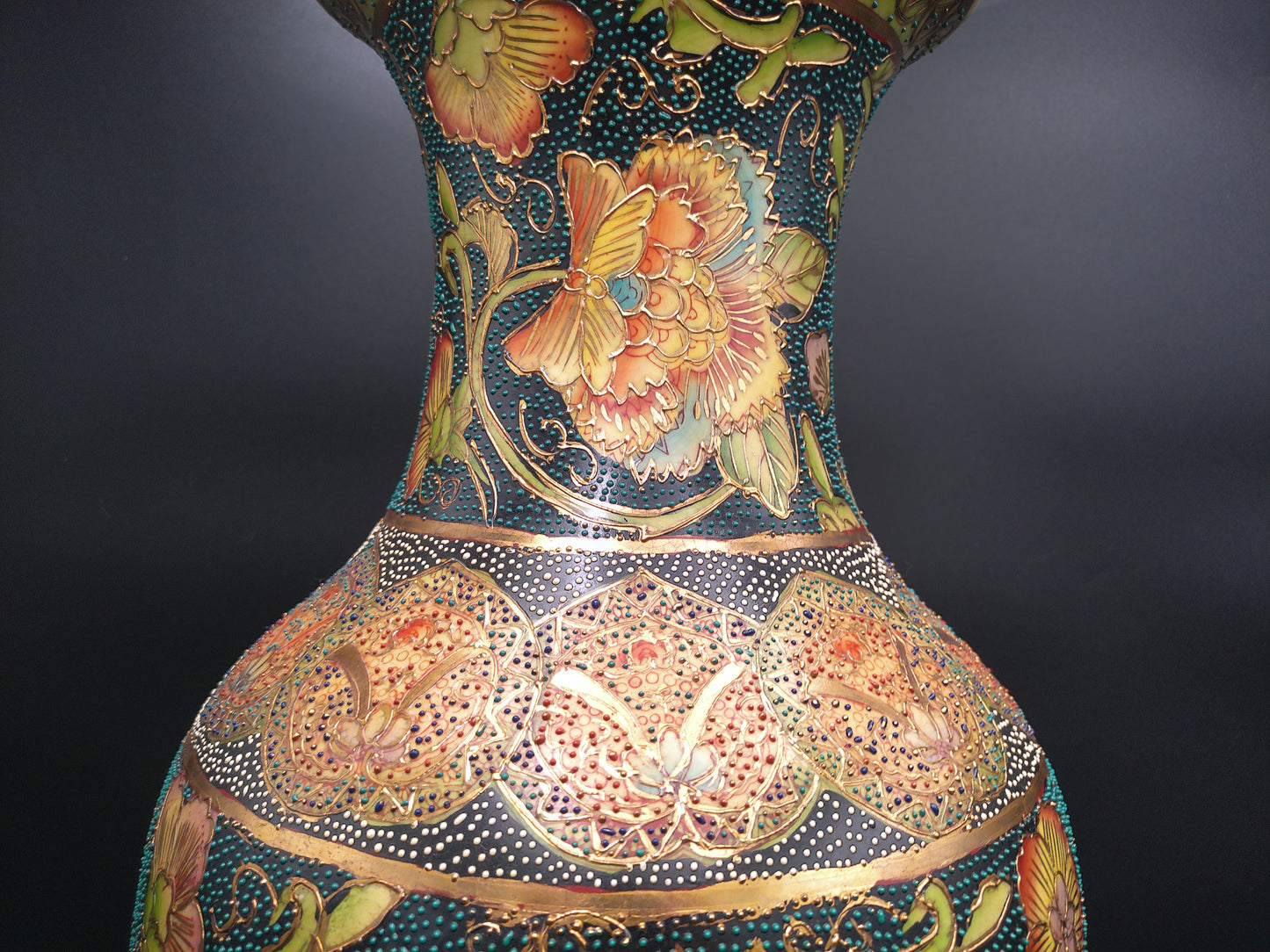 Japanese Japan Large Vase Gold Patterns Vintage Beautiful Bead Designs