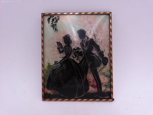 Glass Convex Silhouette Framed Couple with Gift   B211