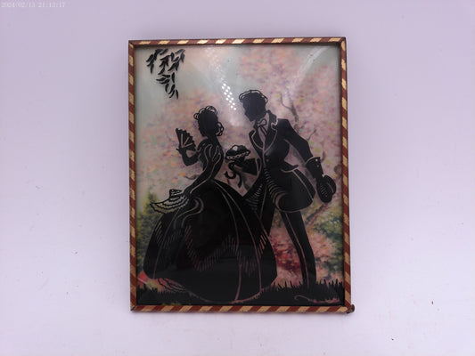 Glass Convex Silhouette Framed Couple with Gift   B211