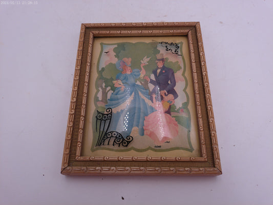 Glass Convex Silhouette Framed  Couple with Daughter    B217