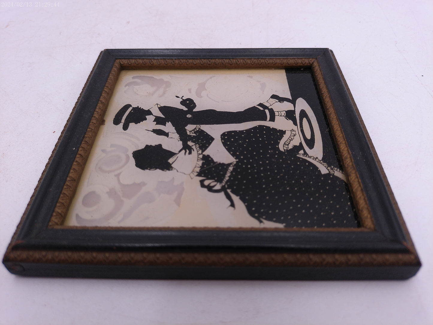 Glass Convex Silhouette Framed Picture  Hiding Gift B218