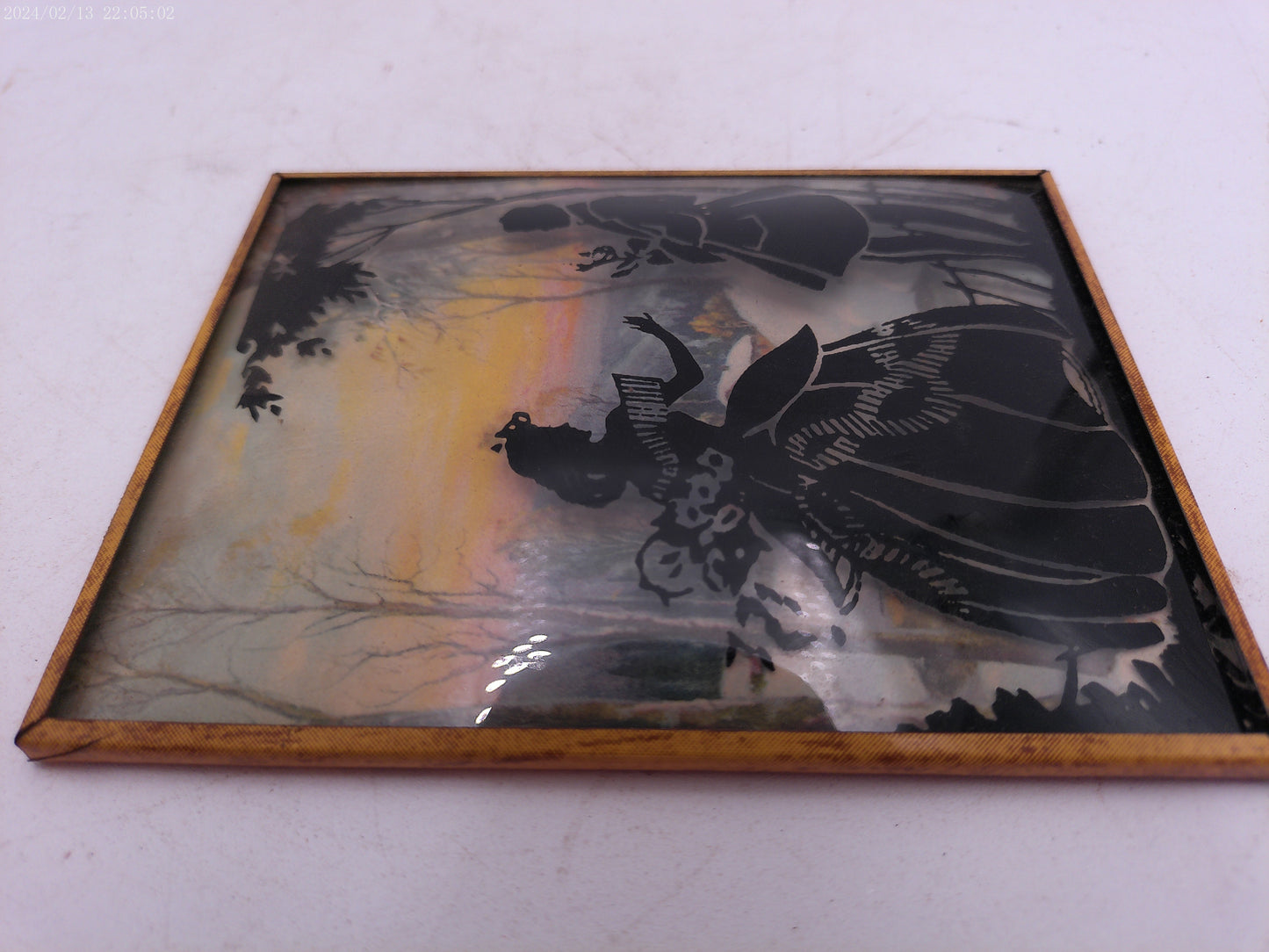 Glass Convex Silhouette Framed Picture Couple with Flowers  B37