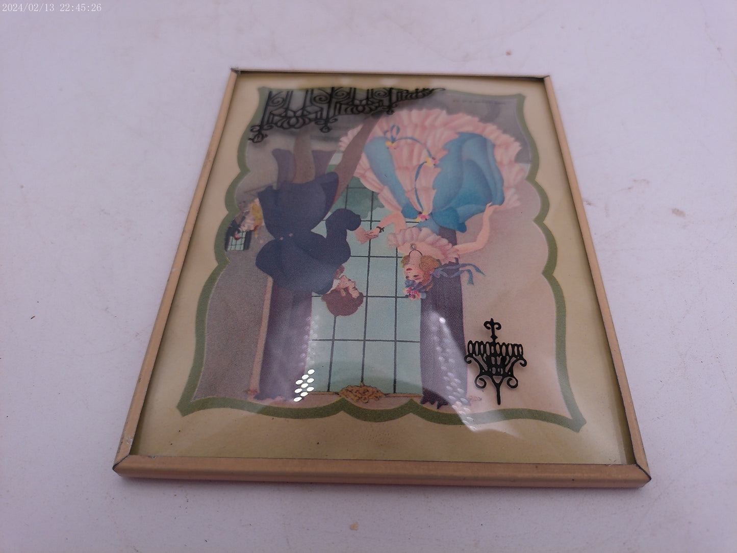 Glass Convex Silhouette Framed Picture Couple Holding Hands B44