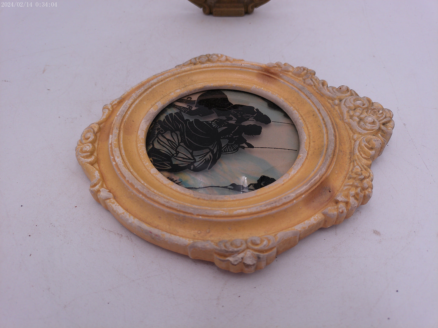 Glass Convex Silhouette Round Framed Picture Couple on a swing B417
