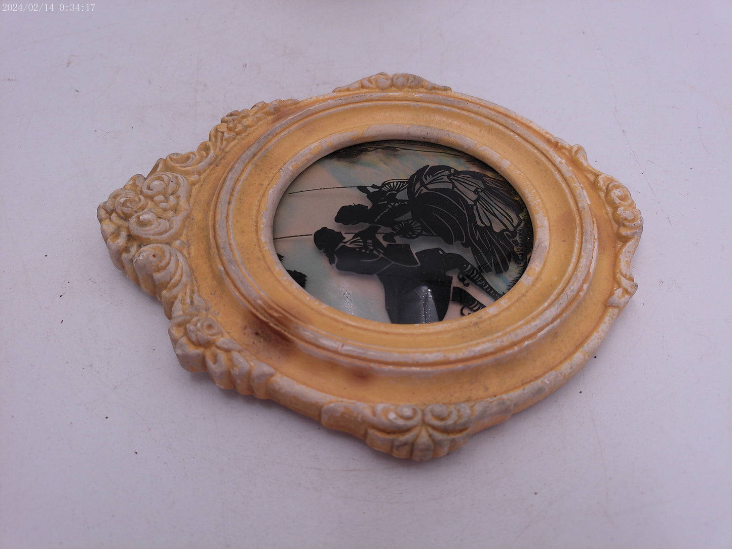Glass Convex Silhouette Round Framed Picture Couple on a swing B417