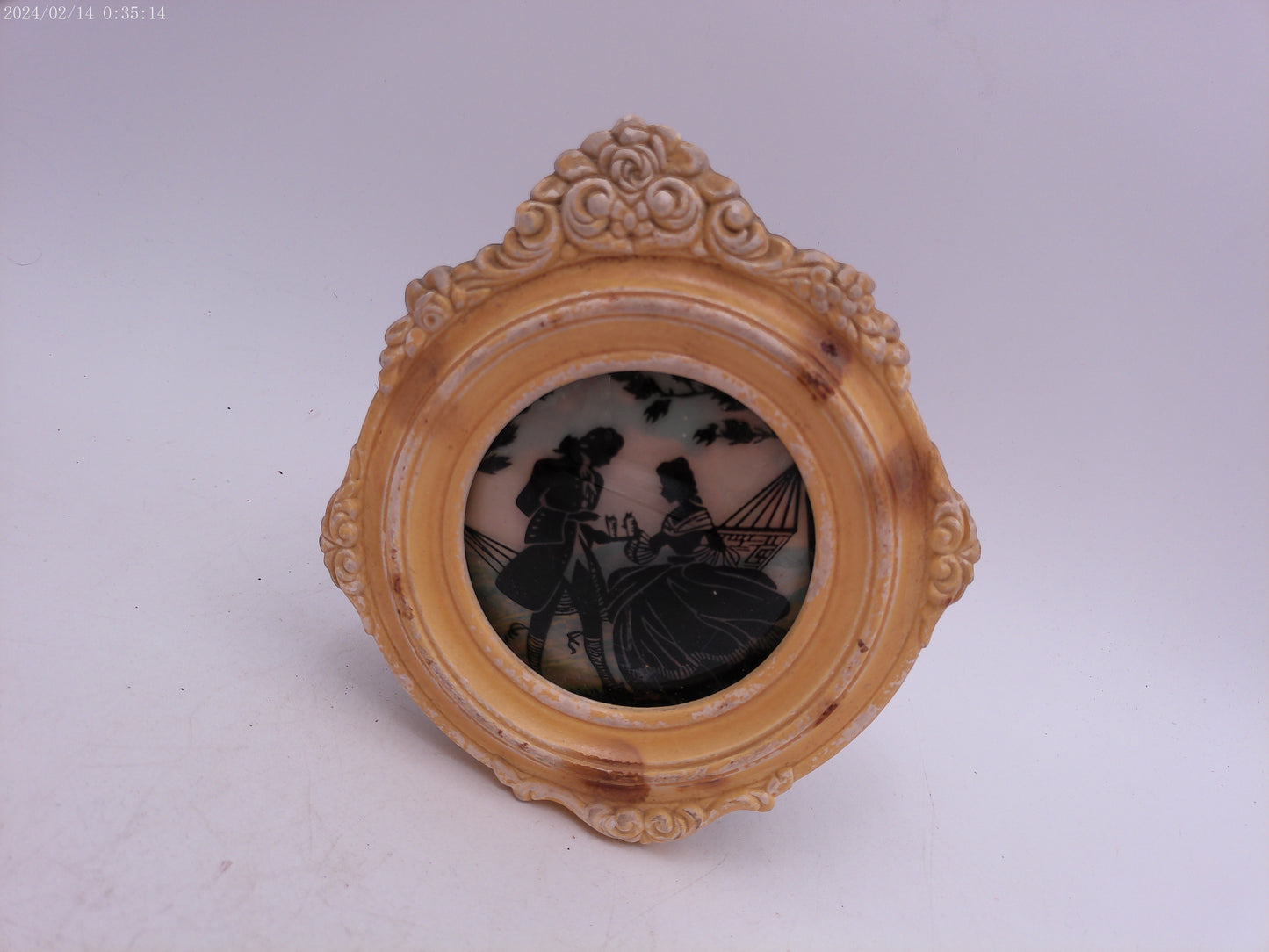 Glass Convex Silhouette Round Framed Picture Couple on hammock  B418