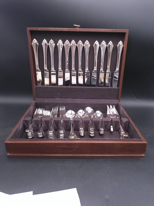 Stainless Steel  Oneida Flatware Set Complete Set of 12 Knifes Forks Spoons USA with Case