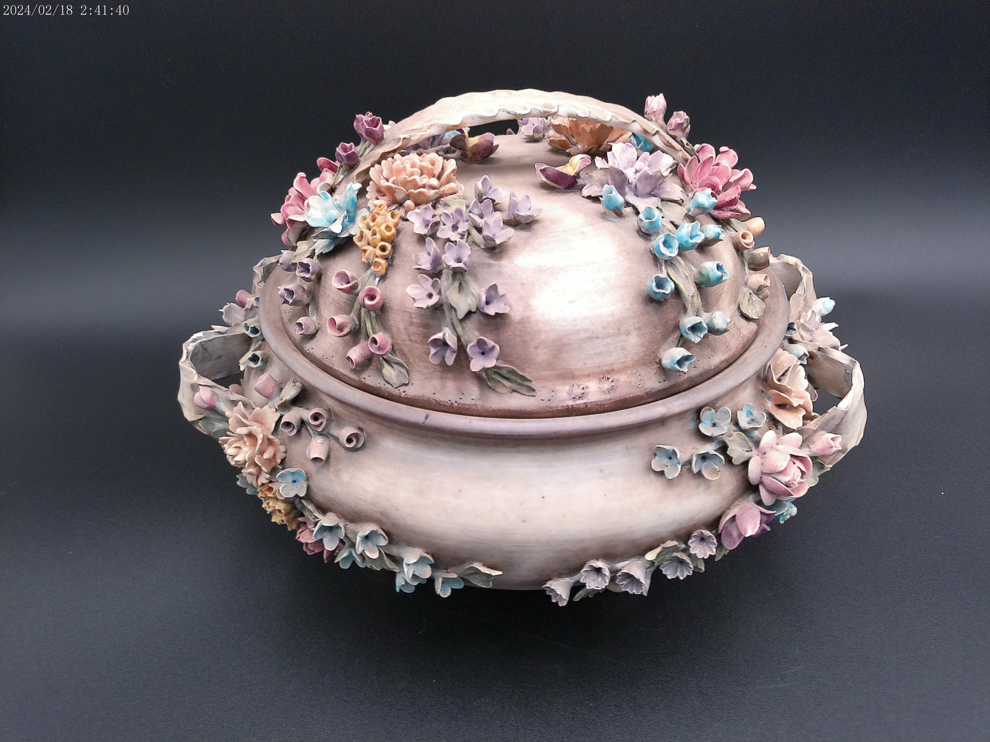 Capodimonte flower Centerpiece Bowl wih lid vintage
