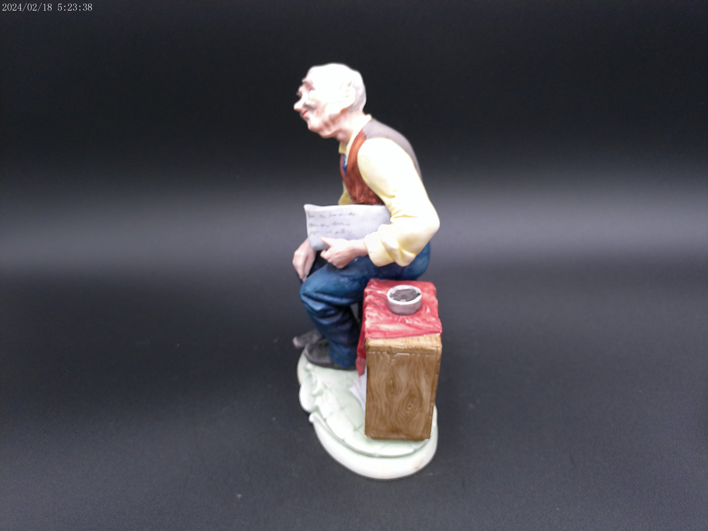 Bruno Capodimonte Figurine Porcelain Old Man Newspapers no.1044 3D Detail Hand Painted