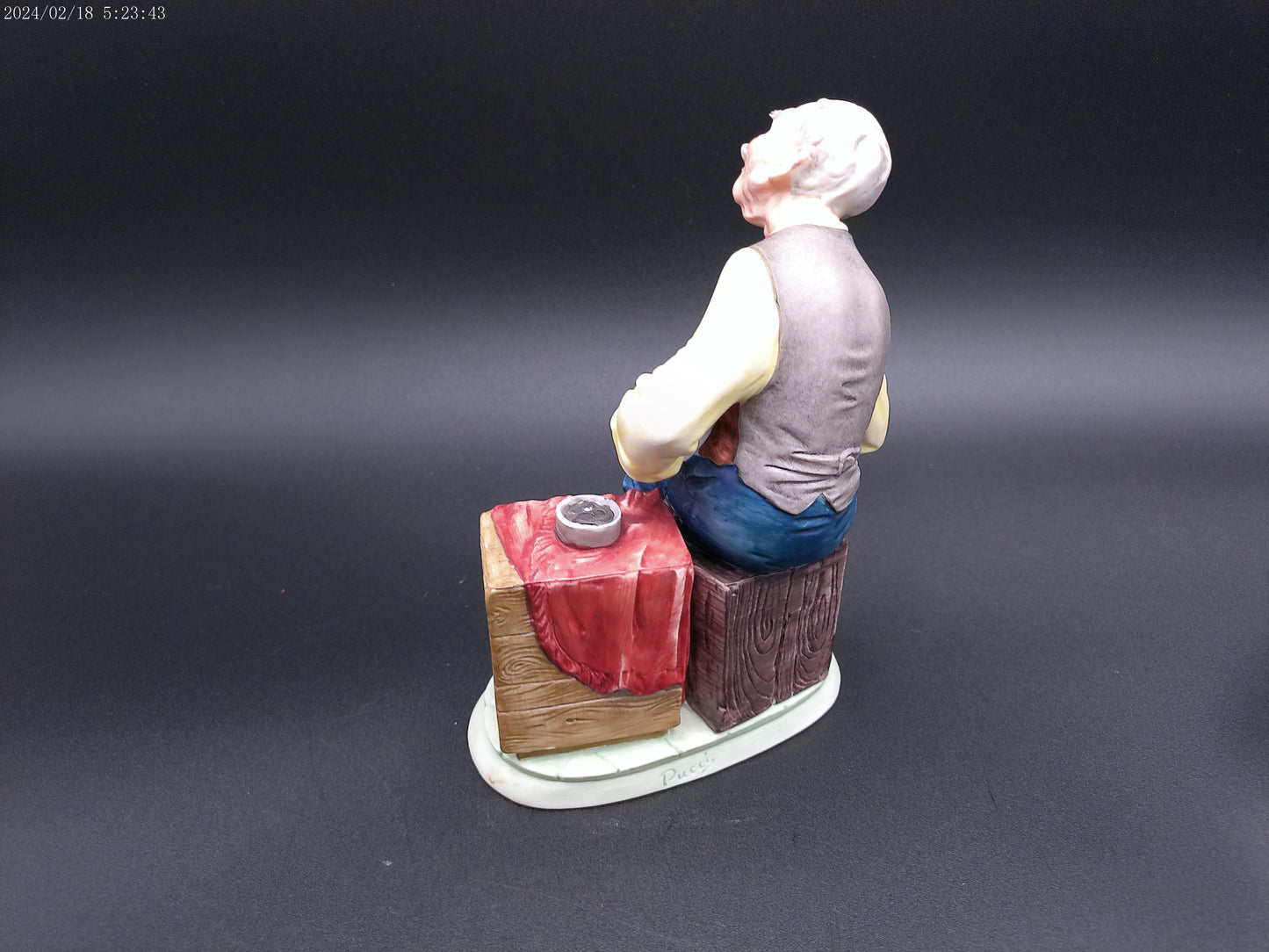 Bruno Capodimonte Figurine Porcelain Old Man Newspapers no.1044 3D Detail Hand Painted