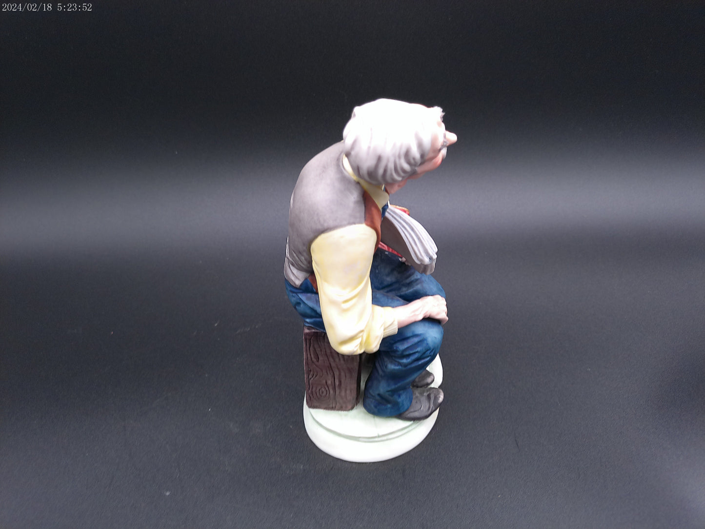 Bruno Capodimonte Figurine Porcelain Old Man Newspapers no.1044 3D Detail Hand Painted