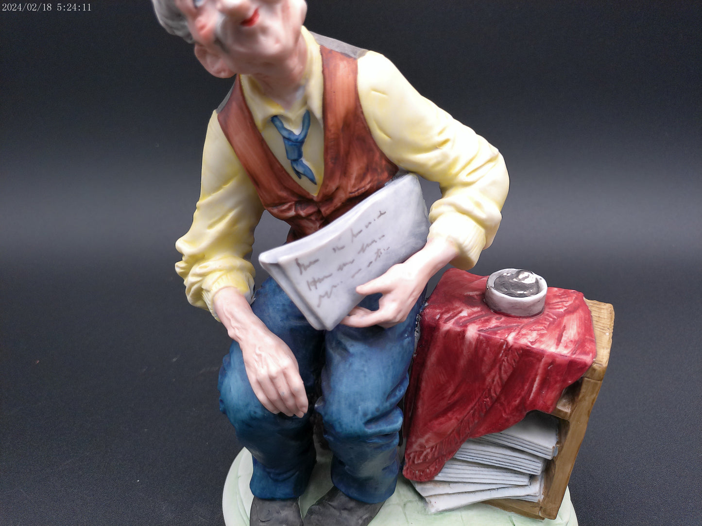 Bruno Capodimonte Figurine Porcelain Old Man Newspapers no.1044 3D Detail Hand Painted