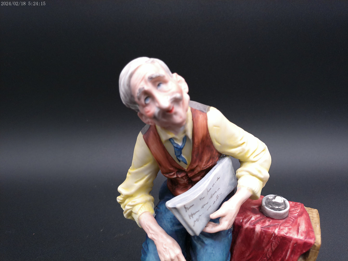Bruno Capodimonte Figurine Porcelain Old Man Newspapers no.1044 3D Detail Hand Painted