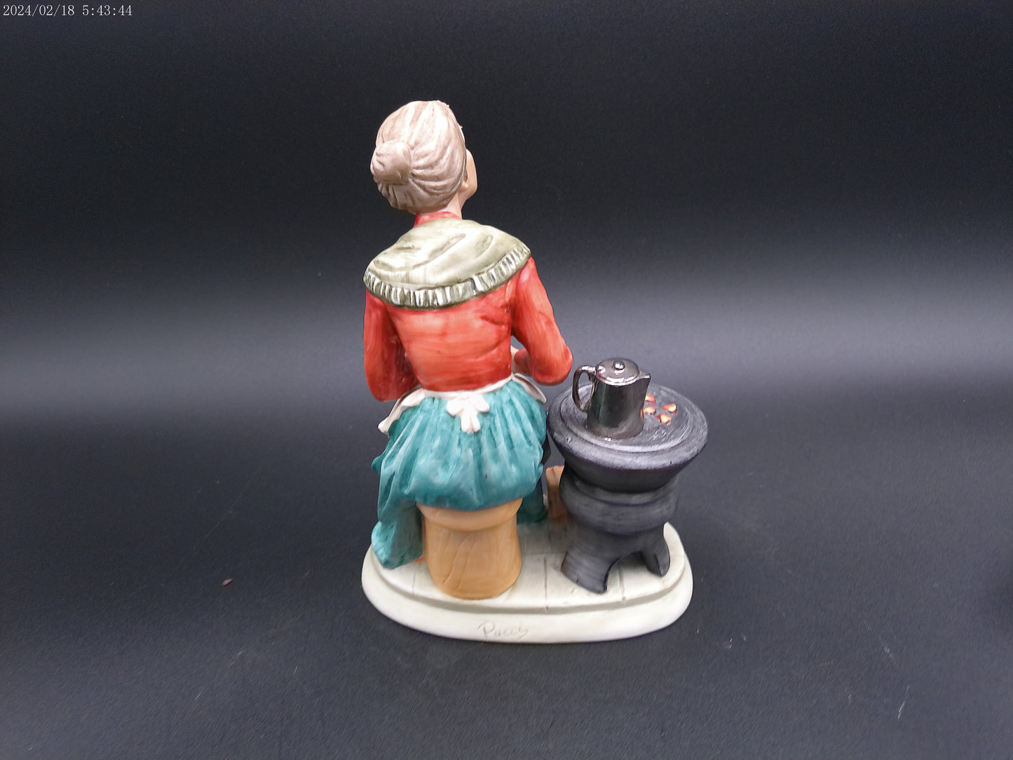 Bruno Capodimonte Merli Old Women Roasting Nuts Figurine 1044 8” Tall