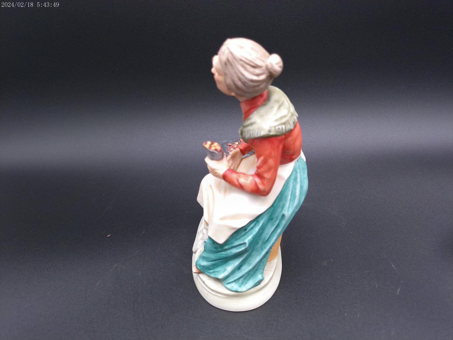Bruno Capodimonte Merli Old Women Roasting Nuts Figurine 1044 8” Tall