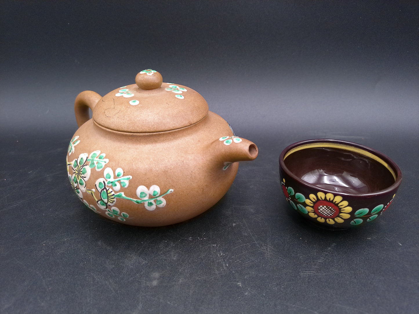 Porcelain Pottery Antique Chinese Teapots Browm and small cup bowl