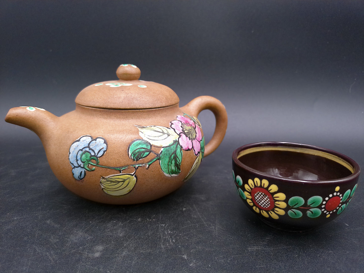 Porcelain Pottery Antique Chinese Teapots Browm and small cup bowl