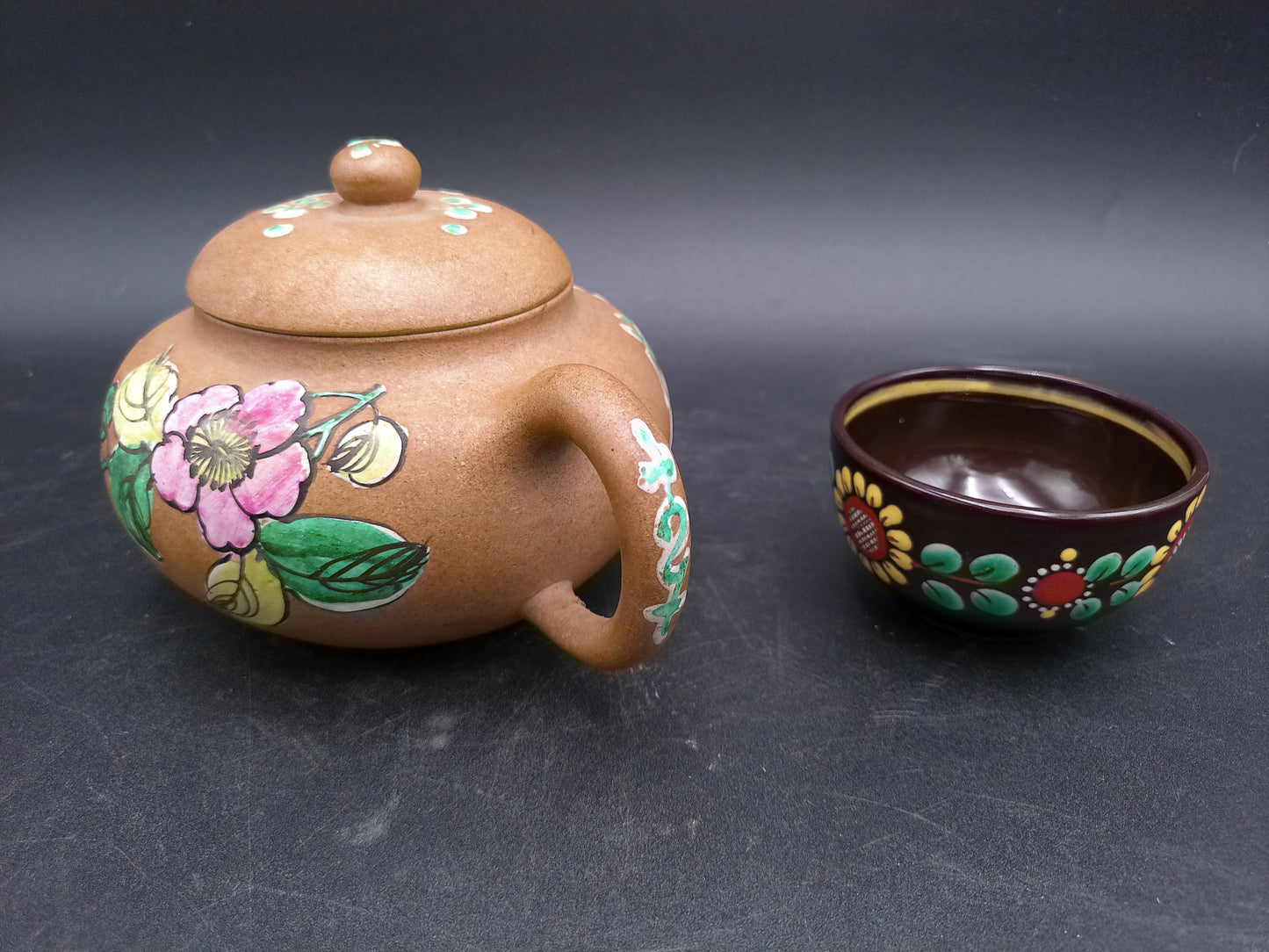 Porcelain Pottery Antique Chinese Teapots Browm and small cup bowl